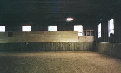 Construction of framing for mirrors in a covered arena